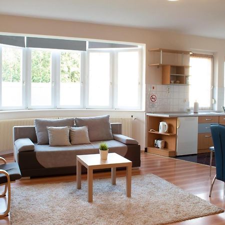 Titan Apartman Gyula Eksteriør bilde