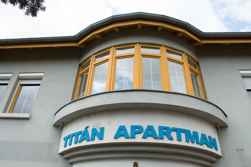 Titan Apartman Gyula Eksteriør bilde