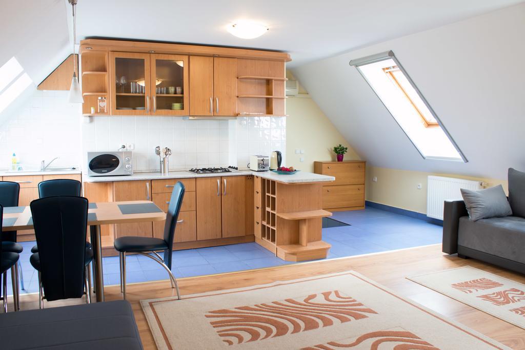 Titan Apartman Gyula Eksteriør bilde